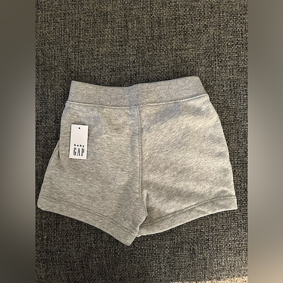 (2) NWT Toddler Boy GAP Shorts 🤍💙 - Picture 3 of 5